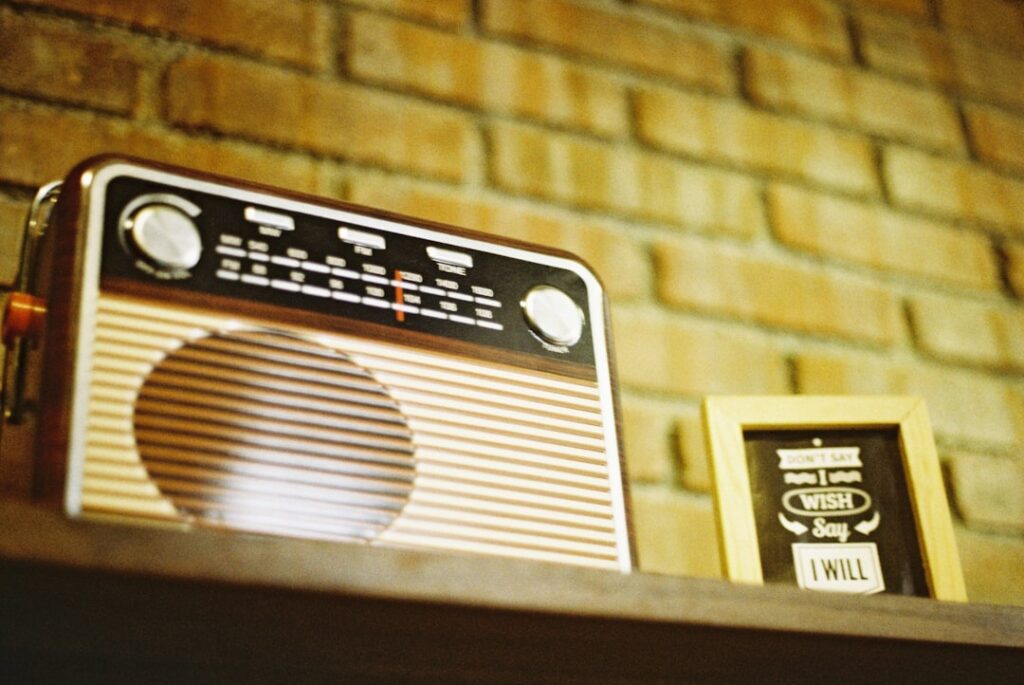 Protokoły komunikacji VHF: klucz do skutecznej łączności 1 Photo VHF Radio